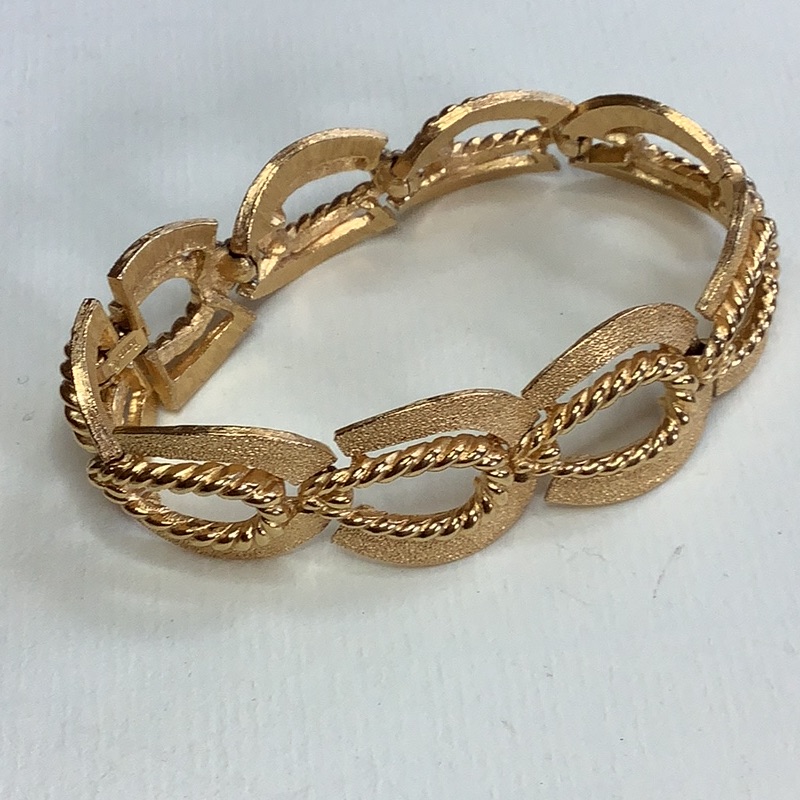 Crown Trifari Signed Brushed Goldtone Braid Accented Link Bracelet